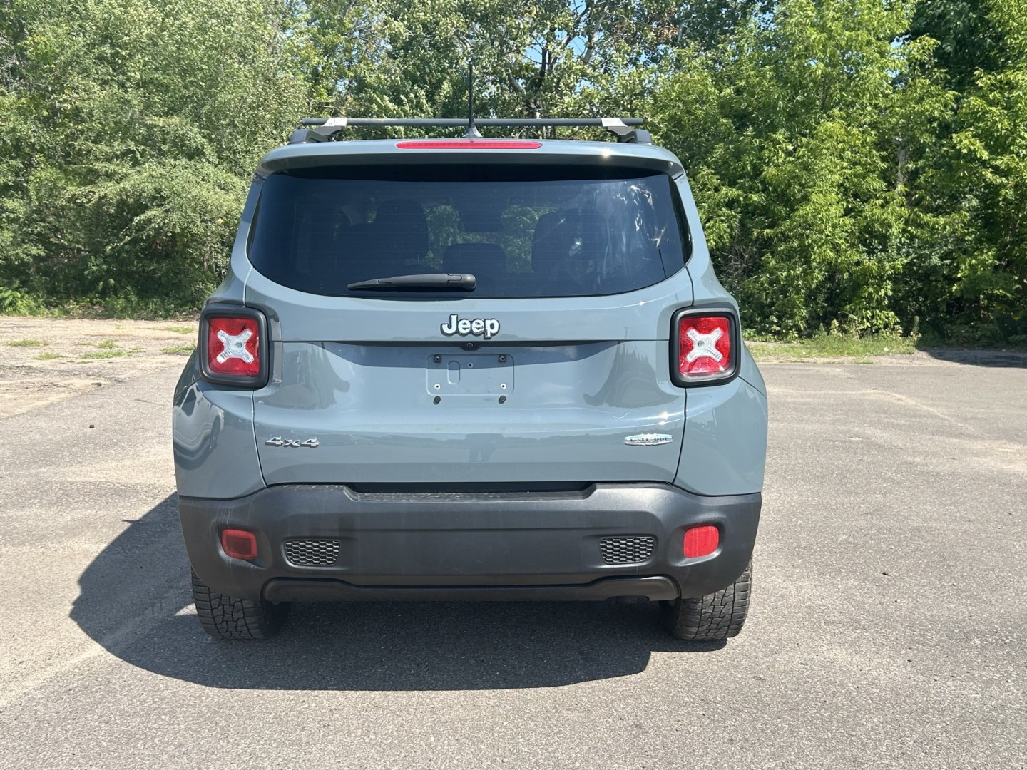 2017 Jeep Renegade Latitude 4WD (ZACCJBBB4HP) with an 2.4L L4 DOHC 16V engine, 6M transmission, located at 17255 hwy 65 NE, Ham Lake, MN, 55304, 0.000000, 0.000000- Photo#4
