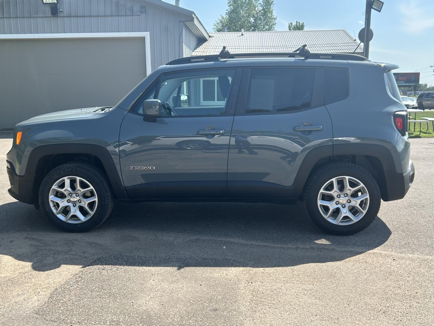 2017 Jeep Renegade Latitude 4WD (ZACCJBBB4HP) with an 2.4L L4 DOHC 16V engine, 6M transmission, located at 17255 hwy 65 NE, Ham Lake, MN, 55304, 0.000000, 0.000000- Photo#6