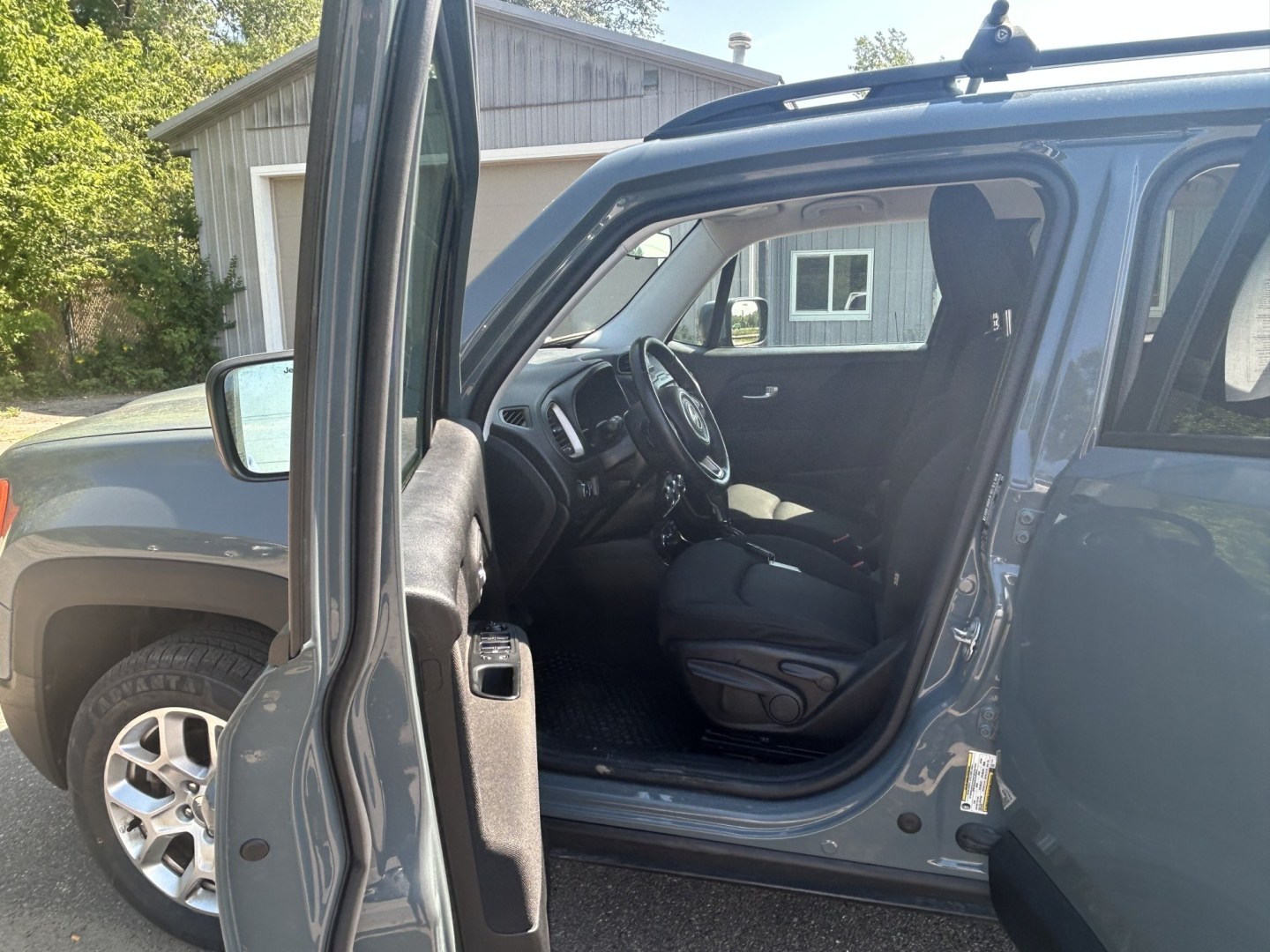 2017 Jeep Renegade Latitude 4WD (ZACCJBBB4HP) with an 2.4L L4 DOHC 16V engine, 6M transmission, located at 17255 hwy 65 NE, Ham Lake, MN, 55304, 0.000000, 0.000000- Photo#8