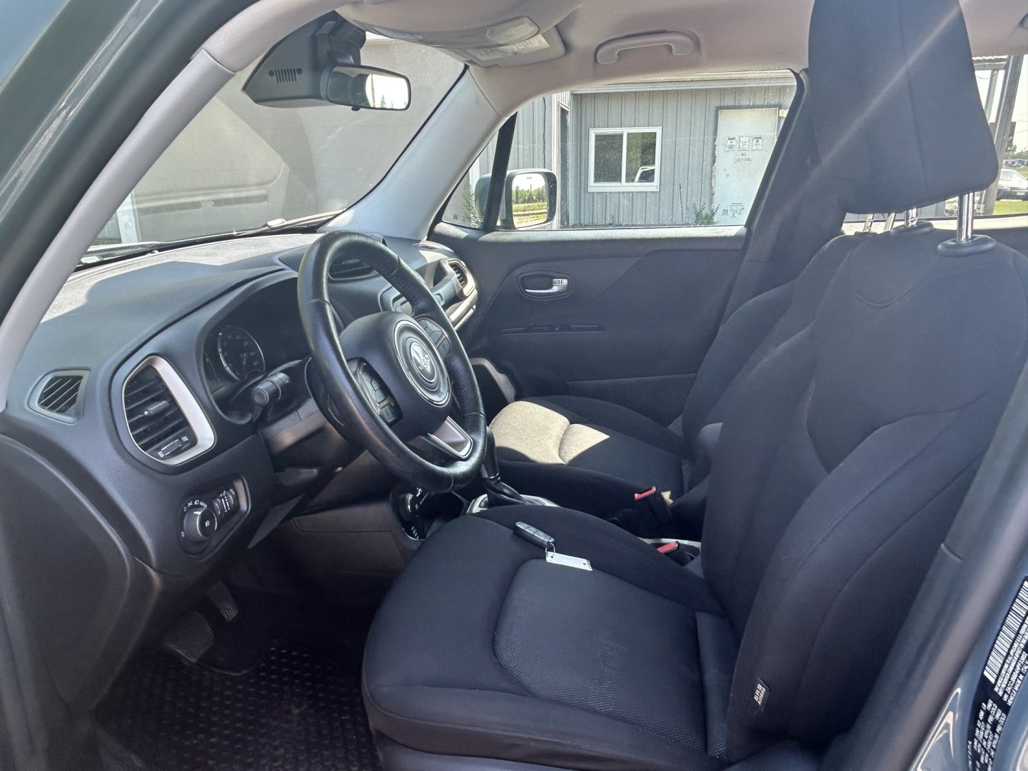 2017 Jeep Renegade Latitude 4WD (ZACCJBBB4HP) with an 2.4L L4 DOHC 16V engine, 6M transmission, located at 17255 hwy 65 NE, Ham Lake, MN, 55304, 0.000000, 0.000000- Photo#9