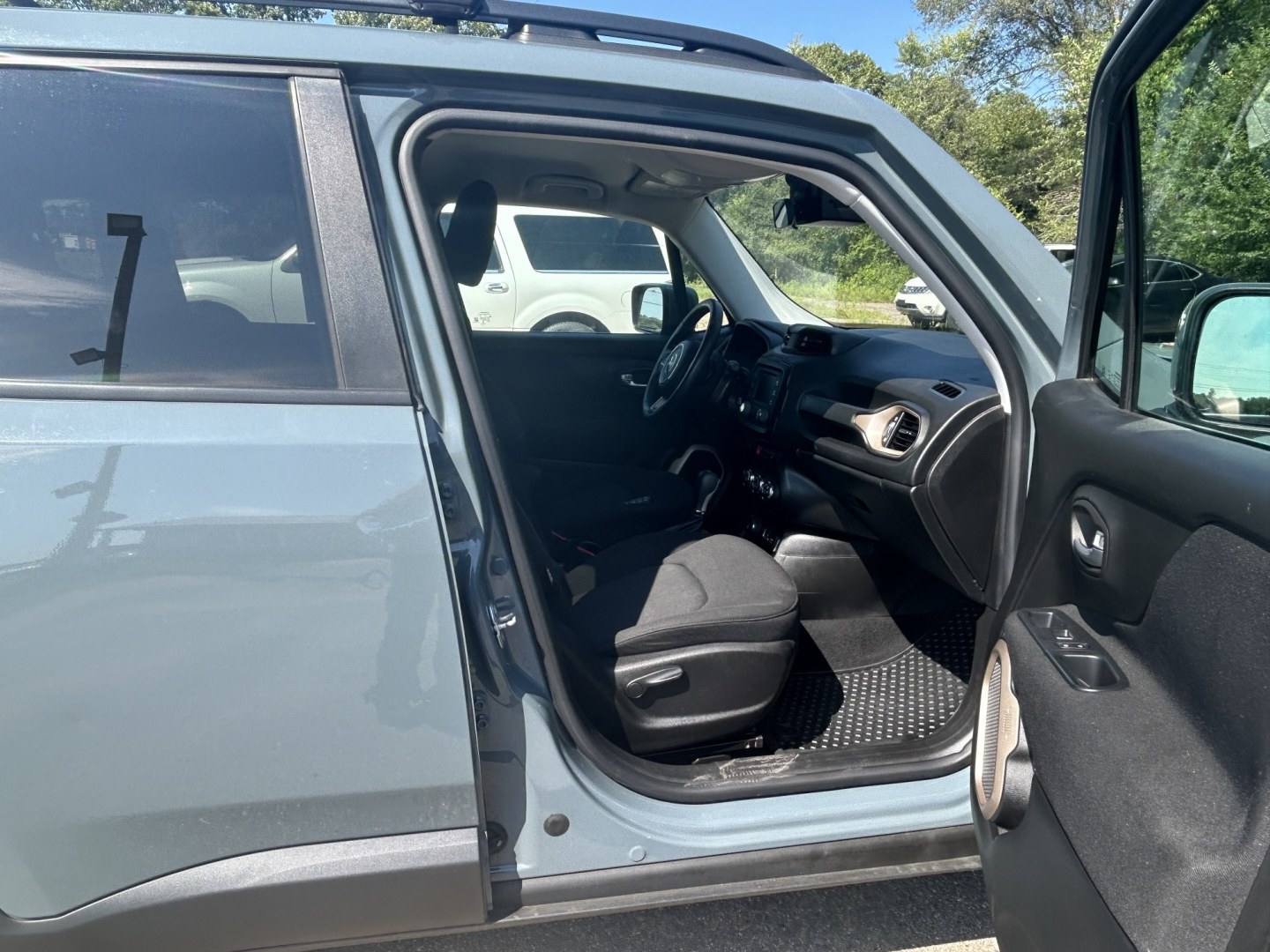 2017 Jeep Renegade Latitude 4WD (ZACCJBBB4HP) with an 2.4L L4 DOHC 16V engine, 6M transmission, located at 17255 hwy 65 NE, Ham Lake, MN, 55304, 0.000000, 0.000000- Photo#13