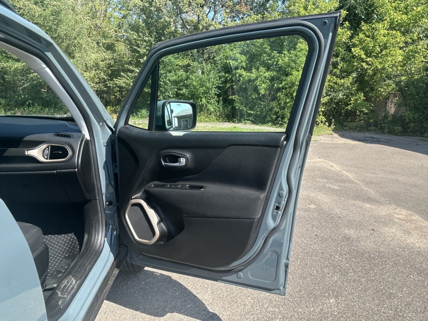 2017 Jeep Renegade Latitude 4WD (ZACCJBBB4HP) with an 2.4L L4 DOHC 16V engine, 6M transmission, located at 17255 hwy 65 NE, Ham Lake, MN, 55304, 0.000000, 0.000000- Photo#12