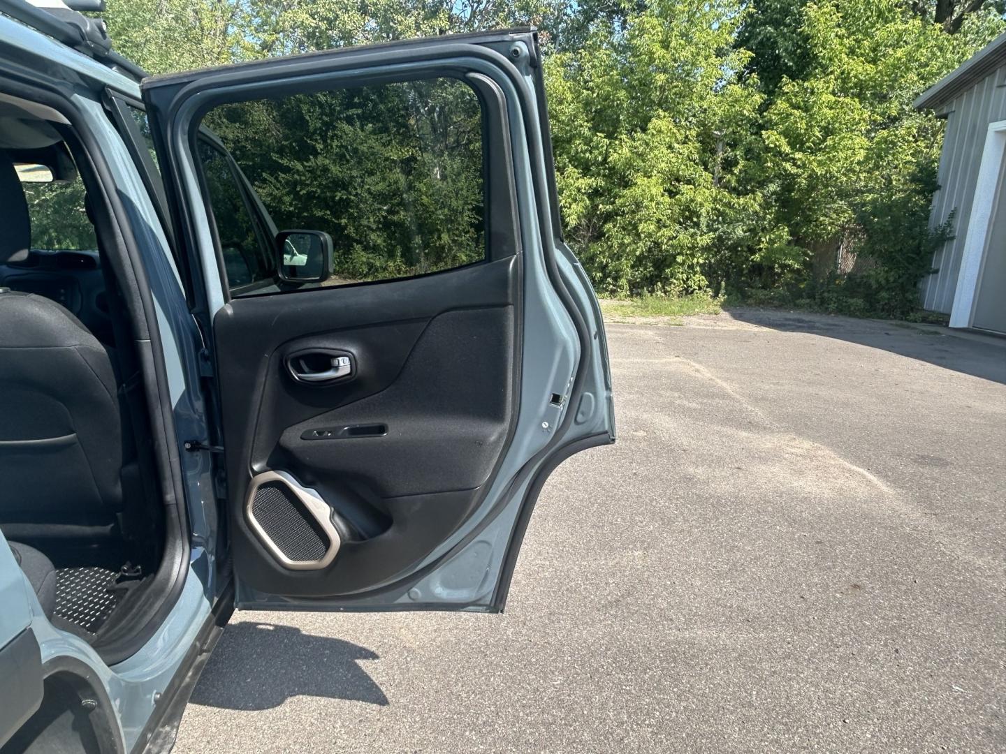 2017 Jeep Renegade Latitude 4WD (ZACCJBBB4HP) with an 2.4L L4 DOHC 16V engine, 6M transmission, located at 17255 hwy 65 NE, Ham Lake, MN, 55304, 0.000000, 0.000000- Photo#15