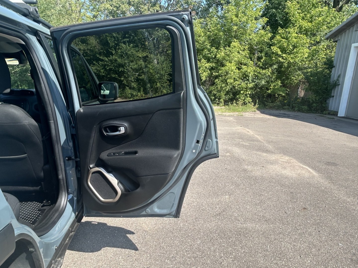 2017 Jeep Renegade Latitude 4WD (ZACCJBBB4HP) with an 2.4L L4 DOHC 16V engine, 6M transmission, located at 17255 hwy 65 NE, Ham Lake, MN, 55304, 0.000000, 0.000000- Photo#15
