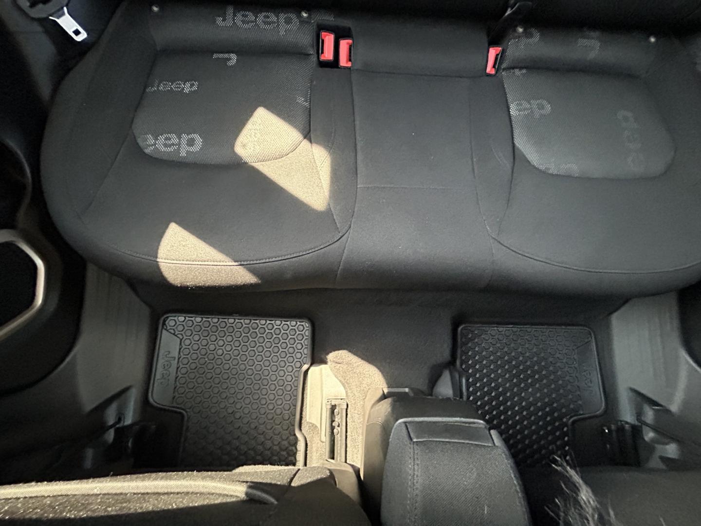 2017 Jeep Renegade Latitude 4WD (ZACCJBBB4HP) with an 2.4L L4 DOHC 16V engine, 6M transmission, located at 17255 hwy 65 NE, Ham Lake, MN, 55304, 0.000000, 0.000000- Photo#21