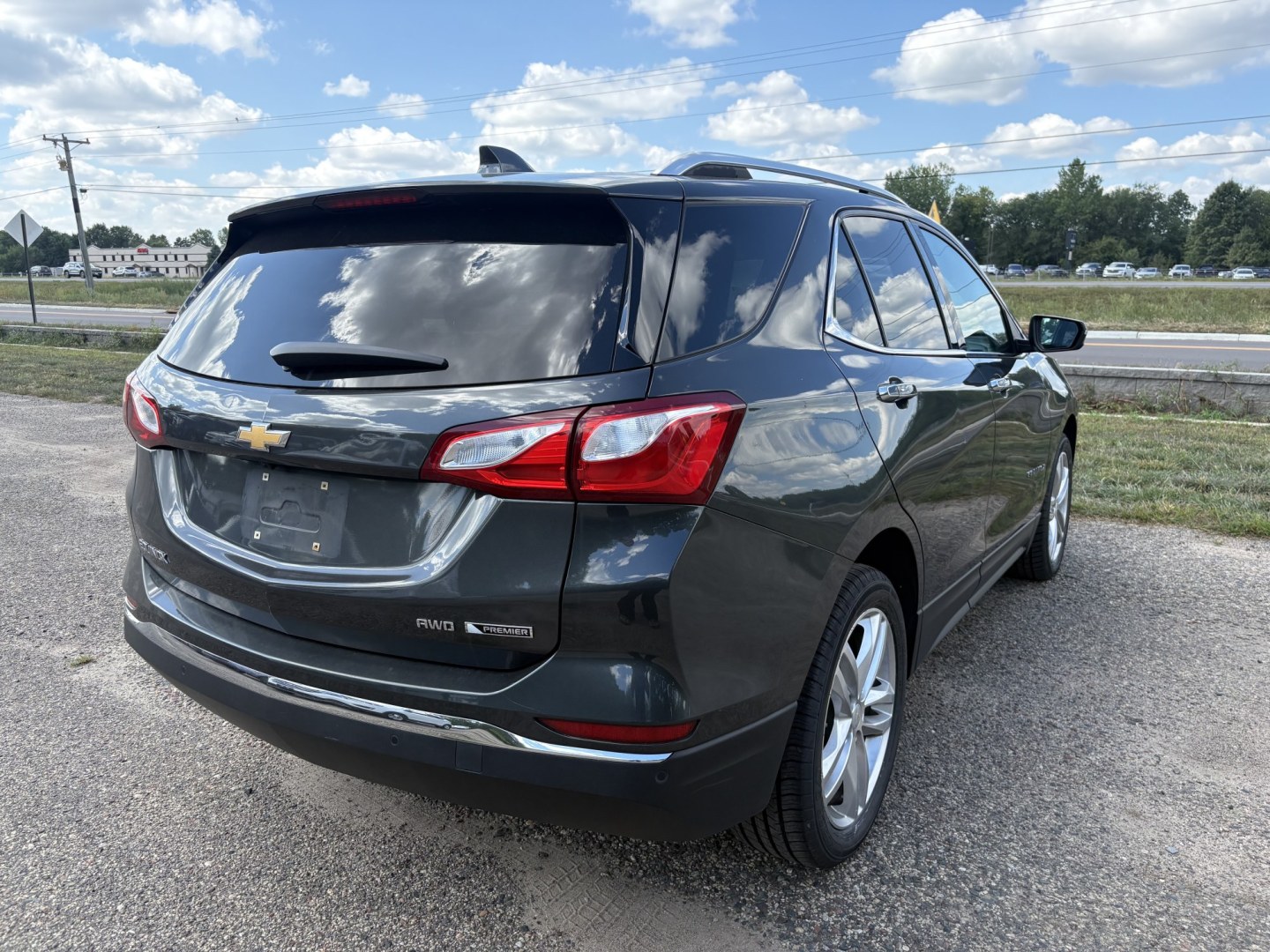 2018 Chevrolet Equinox Premier LT AWD (2GNAXVEV1J6) with an 1.5L L4 DIR DOHC 16V TURBO engine, 6A transmission, located at 17255 hwy 65 NE, Ham Lake, MN, 55304, 0.000000, 0.000000- Photo#4