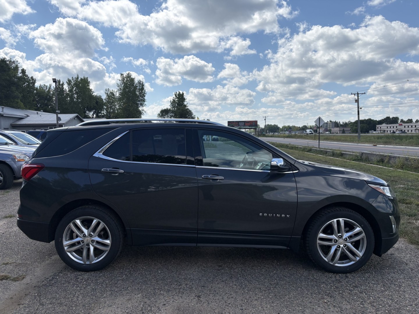 2018 Chevrolet Equinox Premier LT AWD (2GNAXVEV1J6) with an 1.5L L4 DIR DOHC 16V TURBO engine, 6A transmission, located at 17255 hwy 65 NE, Ham Lake, MN, 55304, 0.000000, 0.000000- Photo#5