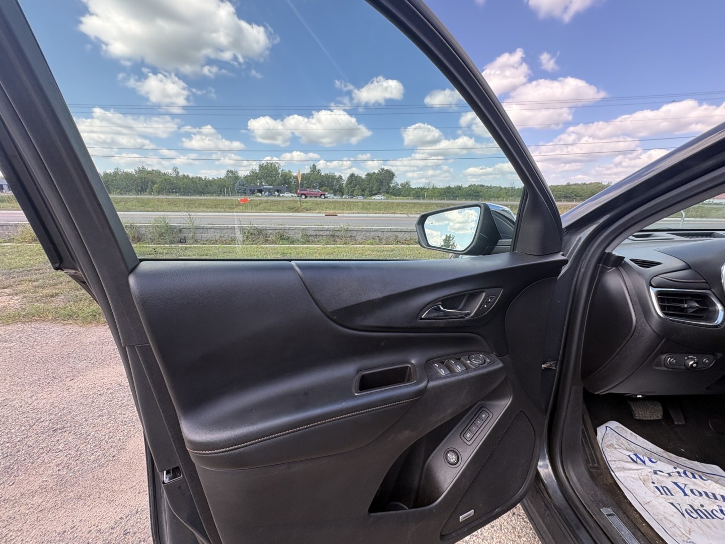 2018 Chevrolet Equinox Premier LT AWD (2GNAXVEV1J6) with an 1.5L L4 DIR DOHC 16V TURBO engine, 6A transmission, located at 17255 hwy 65 NE, Ham Lake, MN, 55304, 0.000000, 0.000000- Photo#8