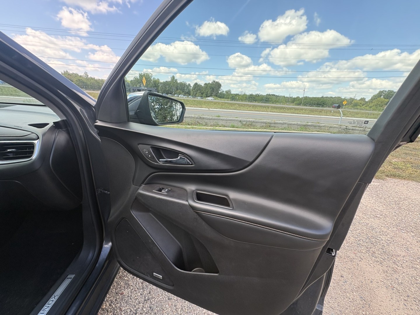 2018 Chevrolet Equinox Premier LT AWD (2GNAXVEV1J6) with an 1.5L L4 DIR DOHC 16V TURBO engine, 6A transmission, located at 17255 hwy 65 NE, Ham Lake, MN, 55304, 0.000000, 0.000000- Photo#14