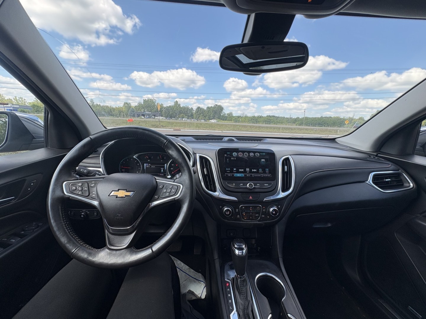 2018 Chevrolet Equinox Premier LT AWD (2GNAXVEV1J6) with an 1.5L L4 DIR DOHC 16V TURBO engine, 6A transmission, located at 17255 hwy 65 NE, Ham Lake, MN, 55304, 0.000000, 0.000000- Photo#17