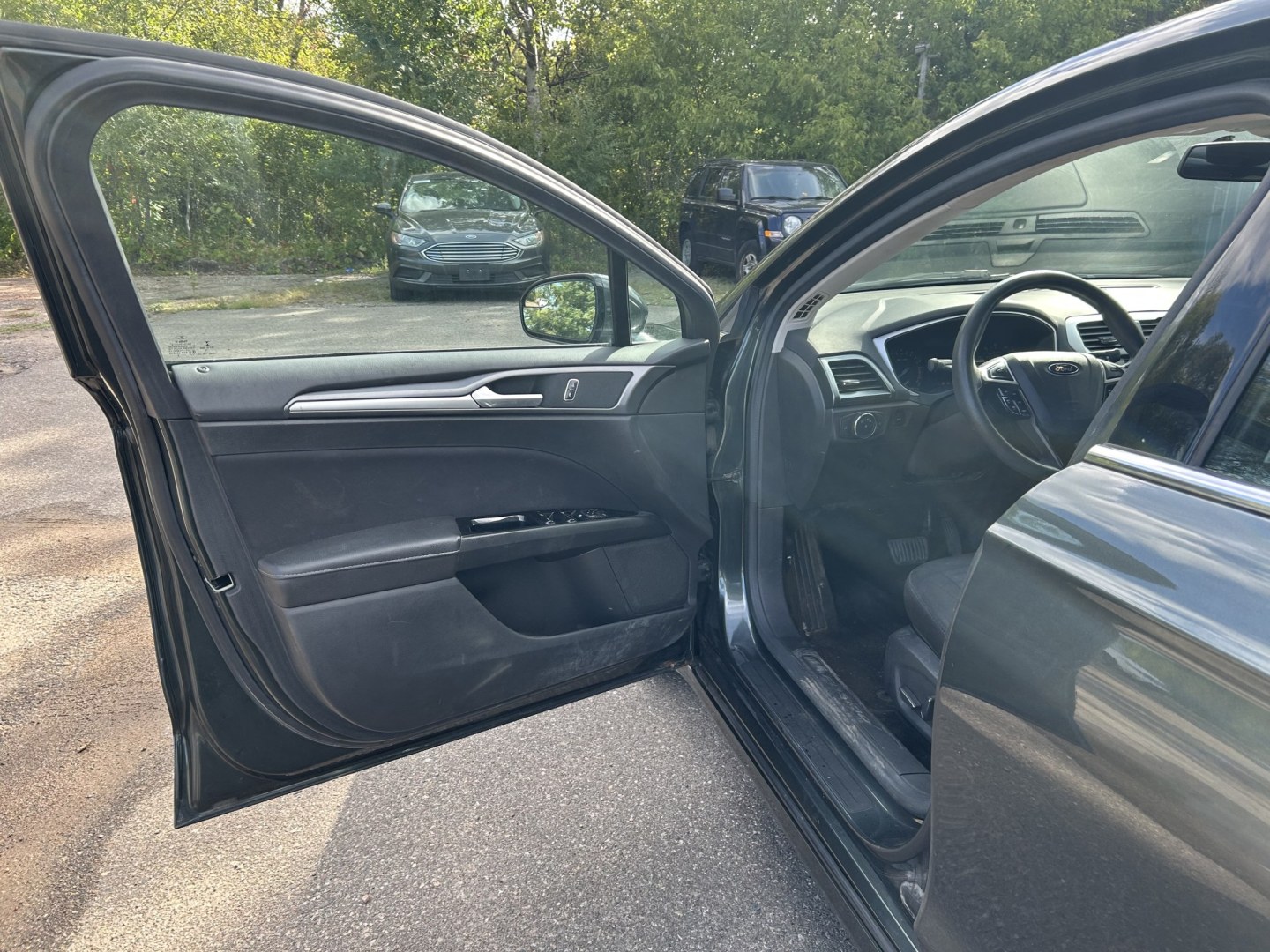 2015 Ford Fusion SE (3FA6P0H73FR) with an 2.5L L4 DOHC 16V engine, located at 17255 hwy 65 NE, Ham Lake, MN, 55304, 0.000000, 0.000000- Photo#11
