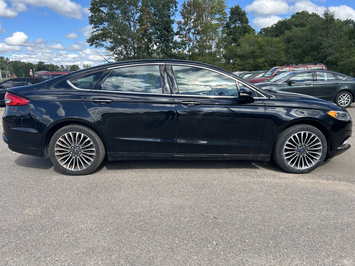 2017 Ford Fusion SE AWD (3FA6P0T9XHR) with an 2.0L L4 DOHC 16V engine, 6A transmission, located at 17255 hwy 65 NE, Ham Lake, MN, 55304, 0.000000, 0.000000- Photo#3