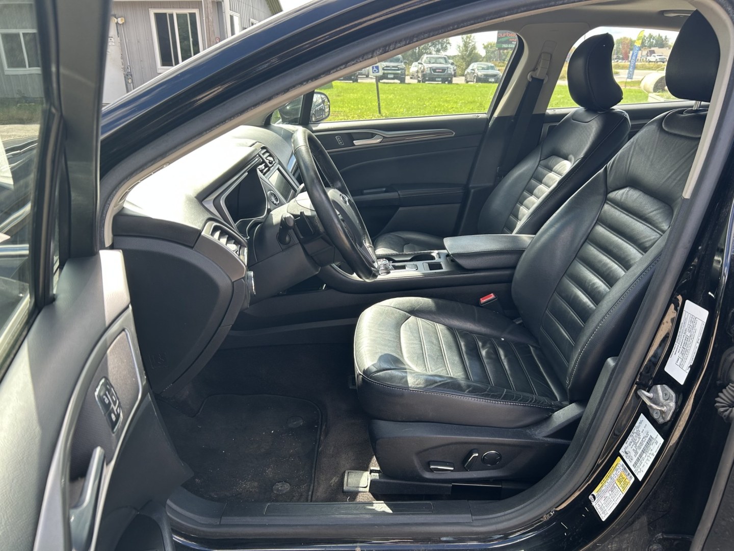 2017 Ford Fusion SE AWD (3FA6P0T9XHR) with an 2.0L L4 DOHC 16V engine, 6A transmission, located at 17255 hwy 65 NE, Ham Lake, MN, 55304, 0.000000, 0.000000- Photo#9