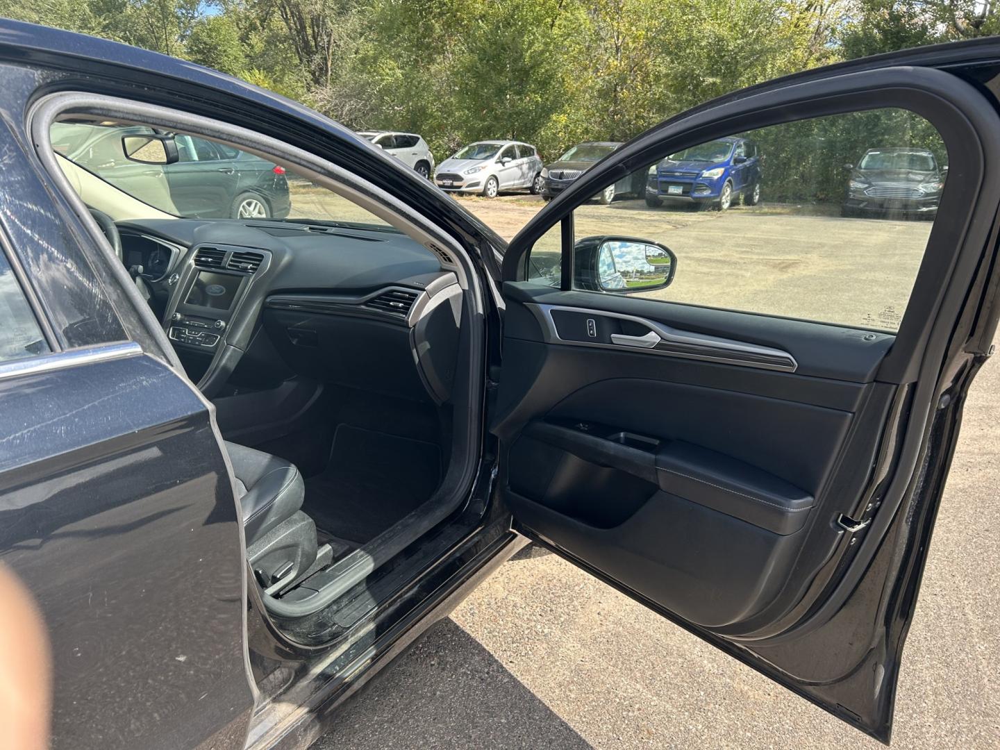 2017 Ford Fusion SE AWD (3FA6P0T9XHR) with an 2.0L L4 DOHC 16V engine, 6A transmission, located at 17255 hwy 65 NE, Ham Lake, MN, 55304, 0.000000, 0.000000- Photo#14