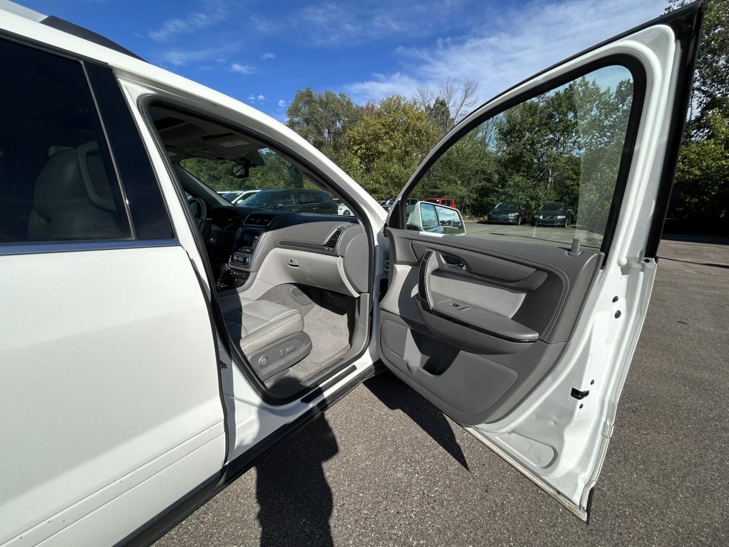 2015 GMC Acadia SLT-1 AWD (1GKKVRKD5FJ) with an 3.6L V6 DOHC 24V engine, 6A transmission, located at 17255 hwy 65 NE, Ham Lake, MN, 55304, 0.000000, 0.000000- Photo#14