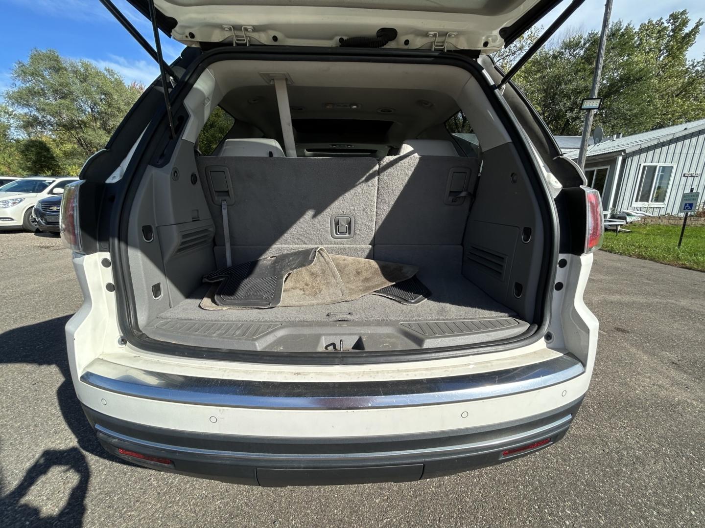 2015 GMC Acadia SLT-1 AWD (1GKKVRKD5FJ) with an 3.6L V6 DOHC 24V engine, 6A transmission, located at 17255 hwy 65 NE, Ham Lake, MN, 55304, 0.000000, 0.000000- Photo#16