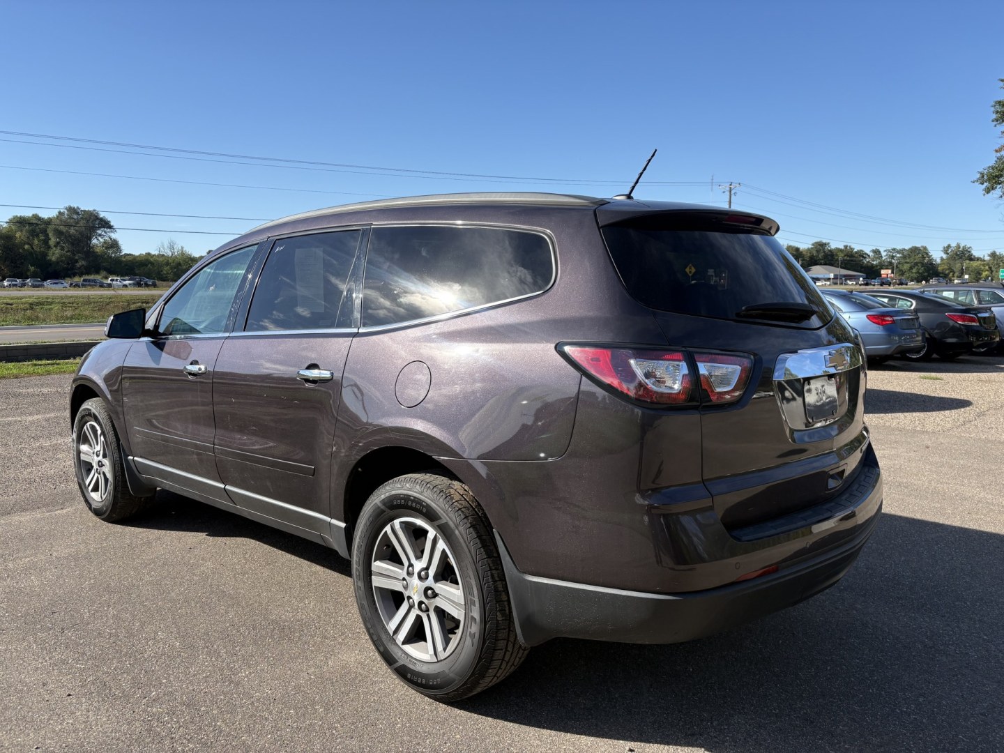 2015 Chevrolet Traverse 1LT FWD (1GNKRGKD0FJ) with an 3.6L V6 DOHC 24V engine, 6A transmission, located at 17255 hwy 65 NE, Ham Lake, MN, 55304, 0.000000, 0.000000- Photo#2