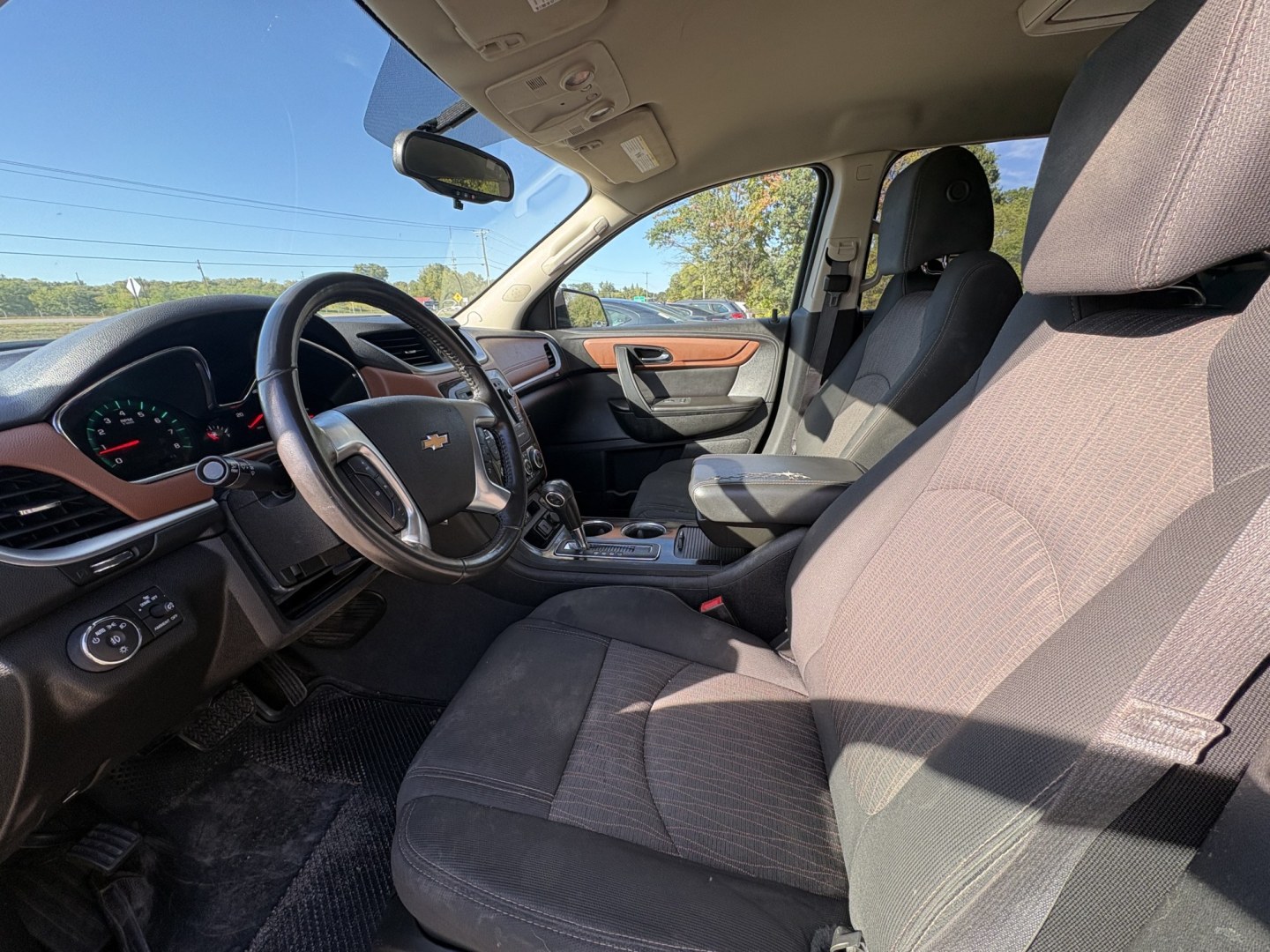 2015 Chevrolet Traverse 1LT FWD (1GNKRGKD0FJ) with an 3.6L V6 DOHC 24V engine, 6A transmission, located at 17255 hwy 65 NE, Ham Lake, MN, 55304, 0.000000, 0.000000- Photo#8