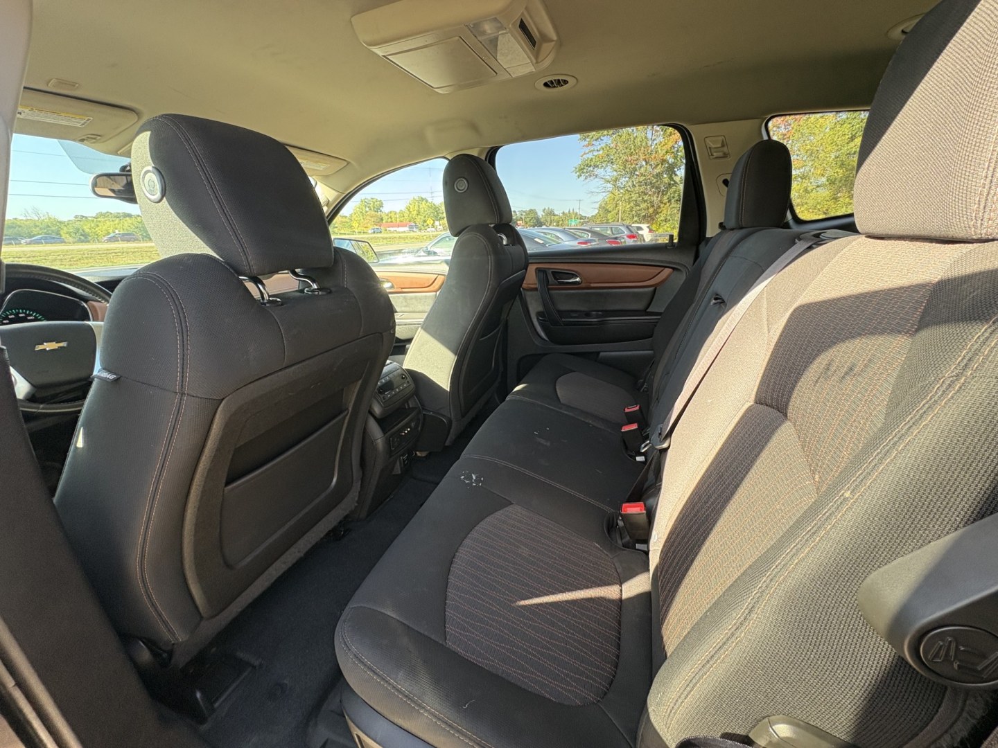 2015 Chevrolet Traverse 1LT FWD (1GNKRGKD0FJ) with an 3.6L V6 DOHC 24V engine, 6A transmission, located at 17255 hwy 65 NE, Ham Lake, MN, 55304, 0.000000, 0.000000- Photo#10