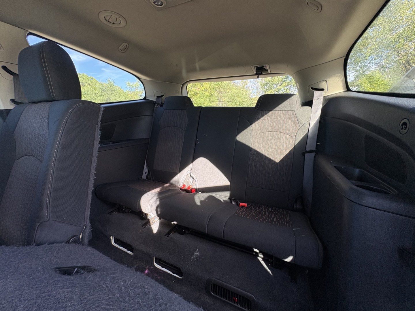 2015 Chevrolet Traverse 1LT FWD (1GNKRGKD0FJ) with an 3.6L V6 DOHC 24V engine, 6A transmission, located at 17255 hwy 65 NE, Ham Lake, MN, 55304, 0.000000, 0.000000- Photo#11