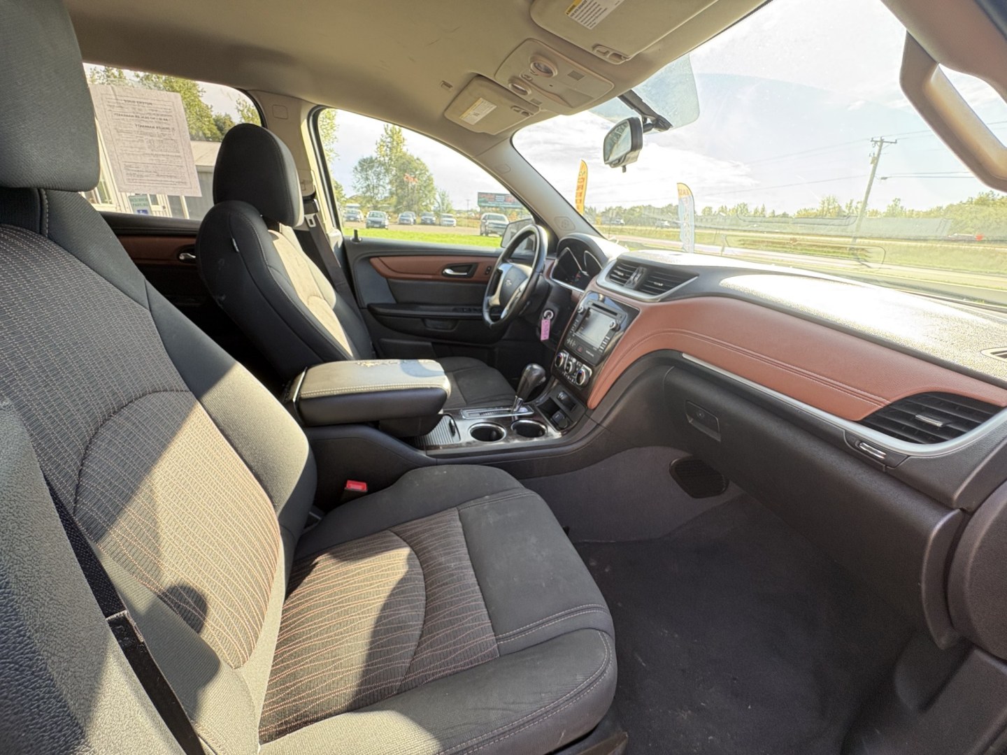 2015 Chevrolet Traverse 1LT FWD (1GNKRGKD0FJ) with an 3.6L V6 DOHC 24V engine, 6A transmission, located at 17255 hwy 65 NE, Ham Lake, MN, 55304, 0.000000, 0.000000- Photo#16