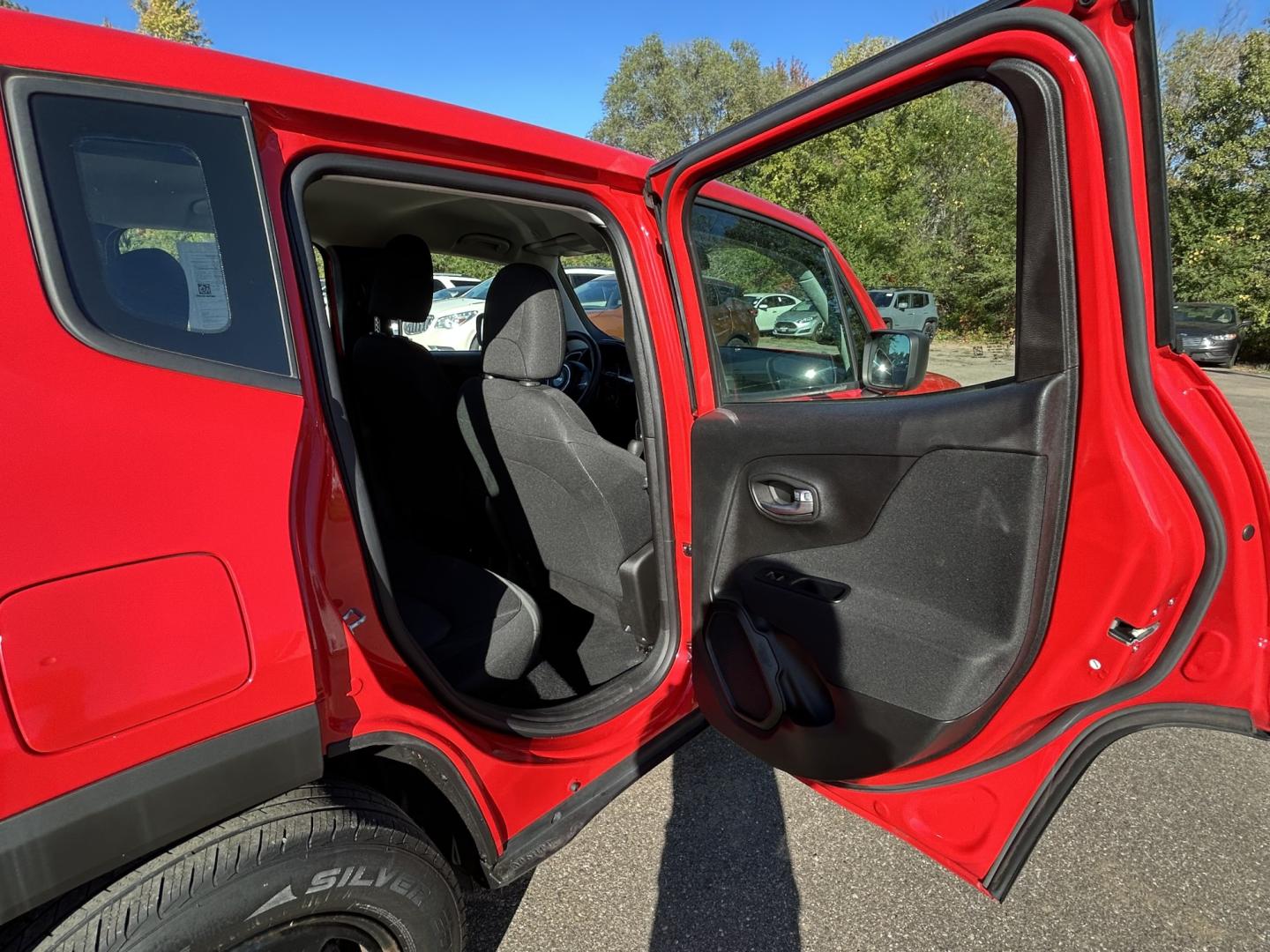 2019 Jeep Renegade Sport (ZACNJAAB7KP) with an 2.4L L4 DOHC 16V engine, 9A transmission, located at 17255 hwy 65 NE, Ham Lake, MN, 55304, 0.000000, 0.000000- Photo#12