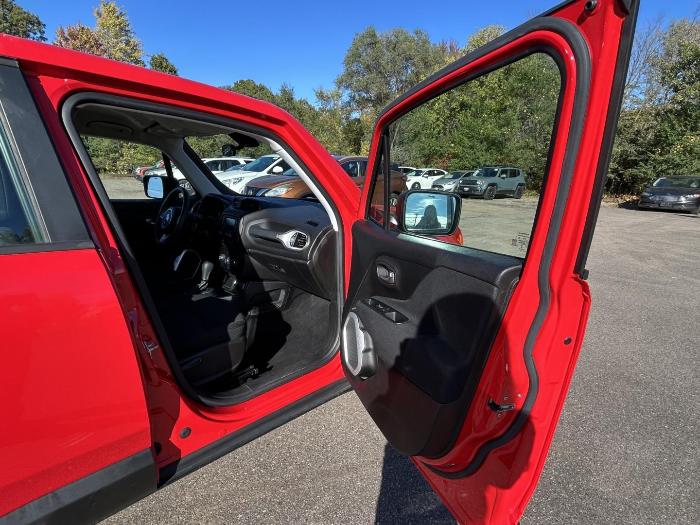 2019 Jeep Renegade Sport (ZACNJAAB7KP) with an 2.4L L4 DOHC 16V engine, 9A transmission, located at 17255 hwy 65 NE, Ham Lake, MN, 55304, 0.000000, 0.000000- Photo#14