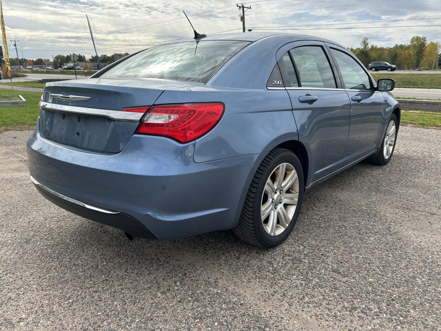 2011 Chrysler 200 Touring (1C3BC1FB3BN) with an 2.4L L4 DOHC 16V engine, 6-Speed Automatic transmission, located at 17255 hwy 65 NE, Ham Lake, MN, 55304, 0.000000, 0.000000- Photo#4
