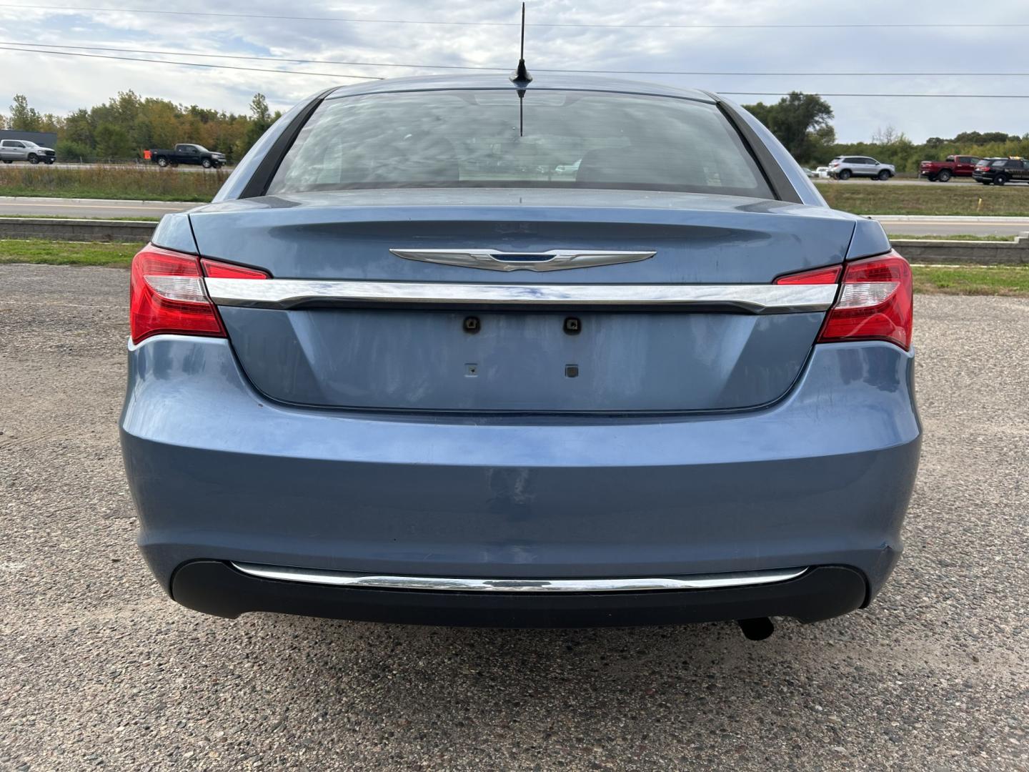 2011 Chrysler 200 Touring (1C3BC1FB3BN) with an 2.4L L4 DOHC 16V engine, 6-Speed Automatic transmission, located at 17255 hwy 65 NE, Ham Lake, MN, 55304, 0.000000, 0.000000- Photo#5