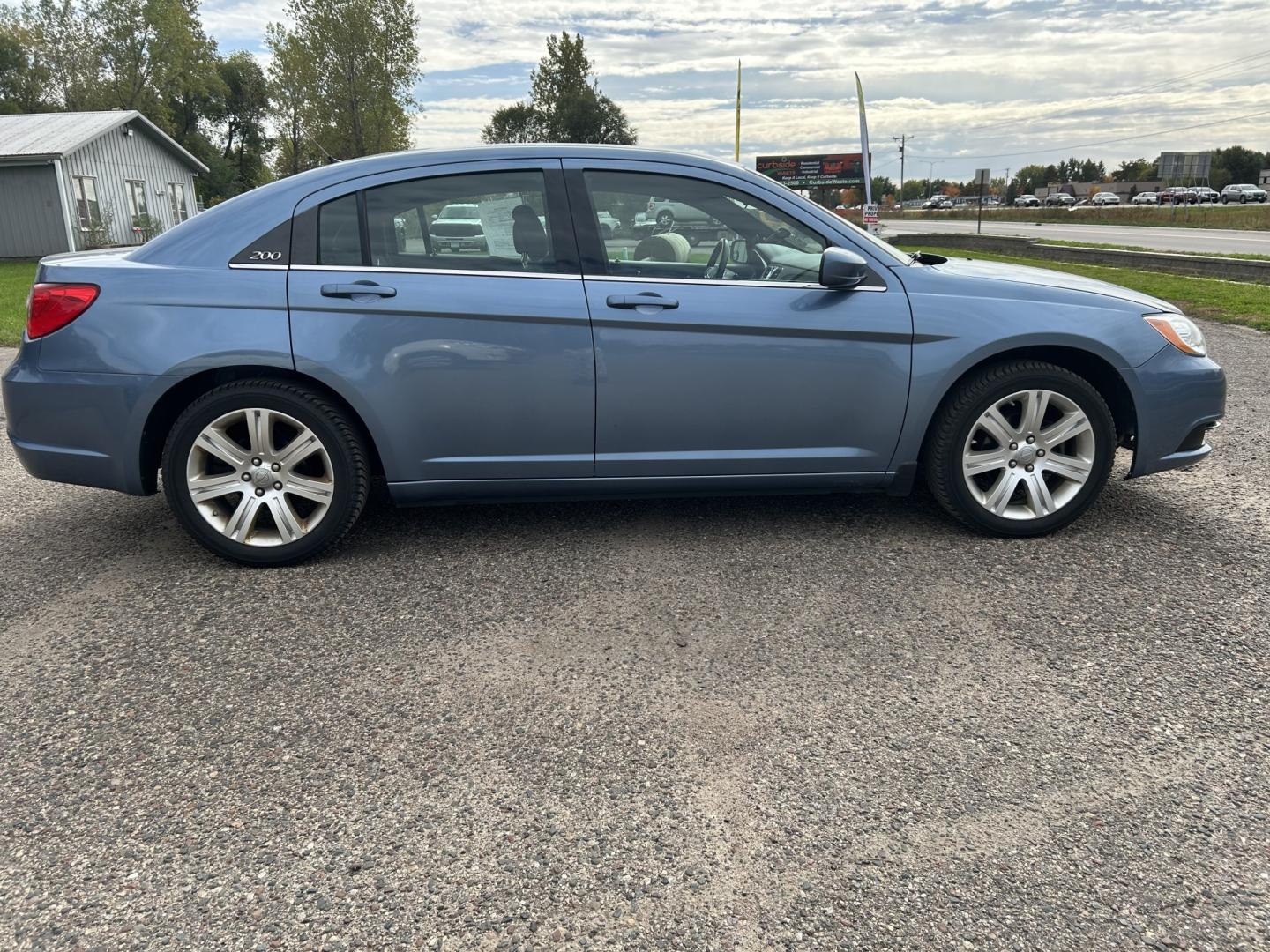 2011 Chrysler 200 Touring (1C3BC1FB3BN) with an 2.4L L4 DOHC 16V engine, 6-Speed Automatic transmission, located at 17255 hwy 65 NE, Ham Lake, MN, 55304, 0.000000, 0.000000- Photo#3