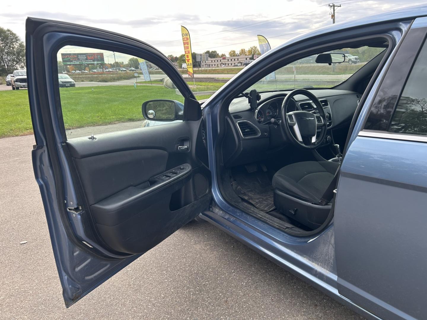2011 Chrysler 200 Touring (1C3BC1FB3BN) with an 2.4L L4 DOHC 16V engine, 6-Speed Automatic transmission, located at 17255 hwy 65 NE, Ham Lake, MN, 55304, 0.000000, 0.000000- Photo#8
