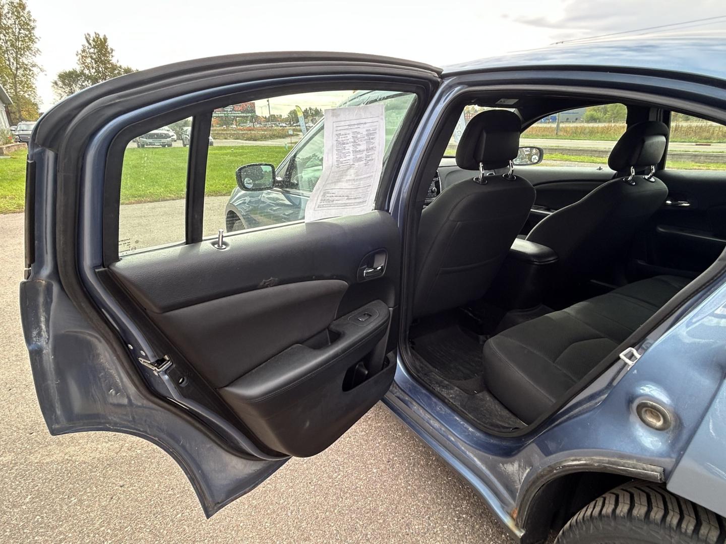 2011 Chrysler 200 Touring (1C3BC1FB3BN) with an 2.4L L4 DOHC 16V engine, 6-Speed Automatic transmission, located at 17255 hwy 65 NE, Ham Lake, MN, 55304, 0.000000, 0.000000- Photo#10