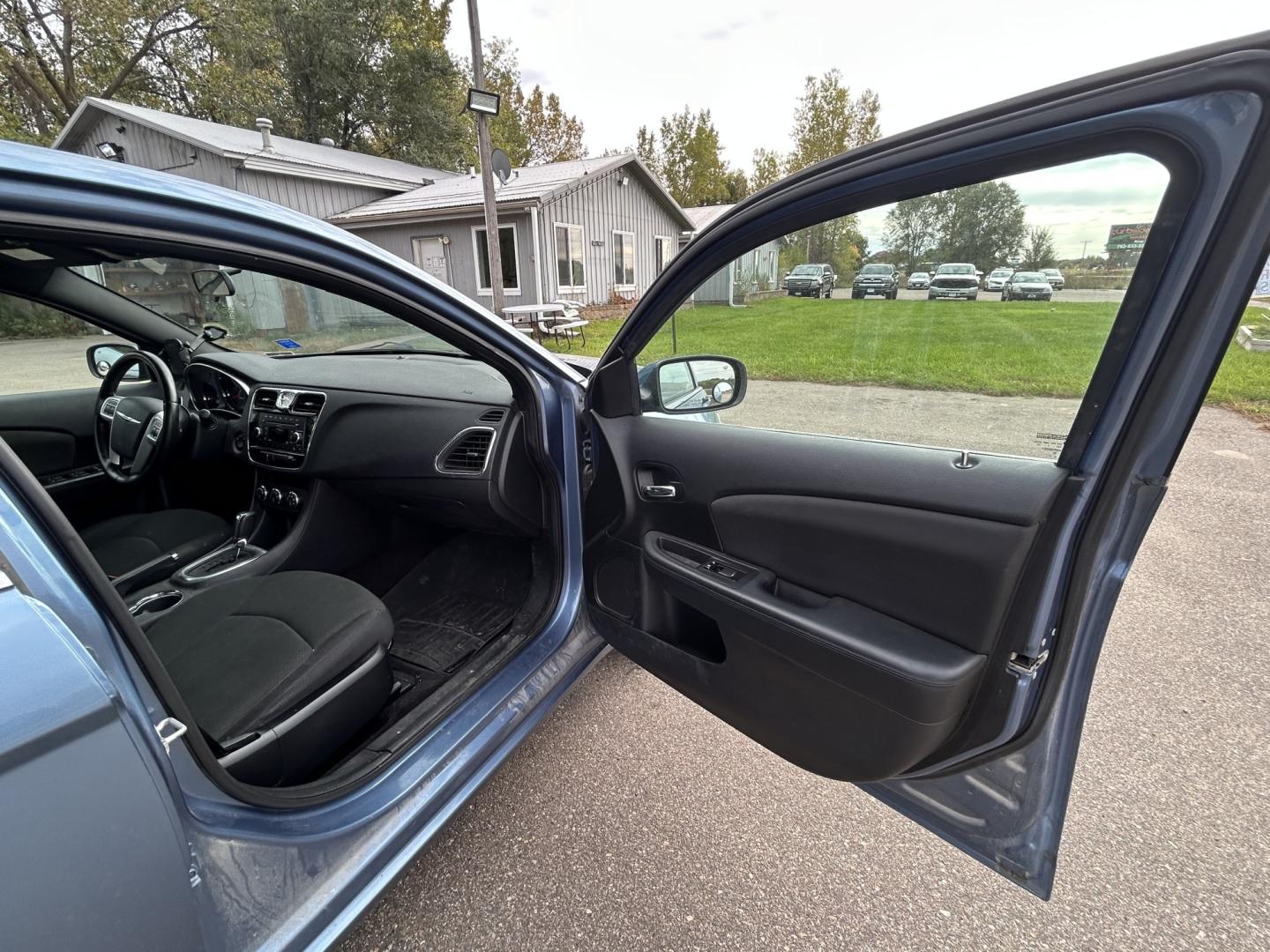 2011 Chrysler 200 Touring (1C3BC1FB3BN) with an 2.4L L4 DOHC 16V engine, 6-Speed Automatic transmission, located at 17255 hwy 65 NE, Ham Lake, MN, 55304, 0.000000, 0.000000- Photo#14