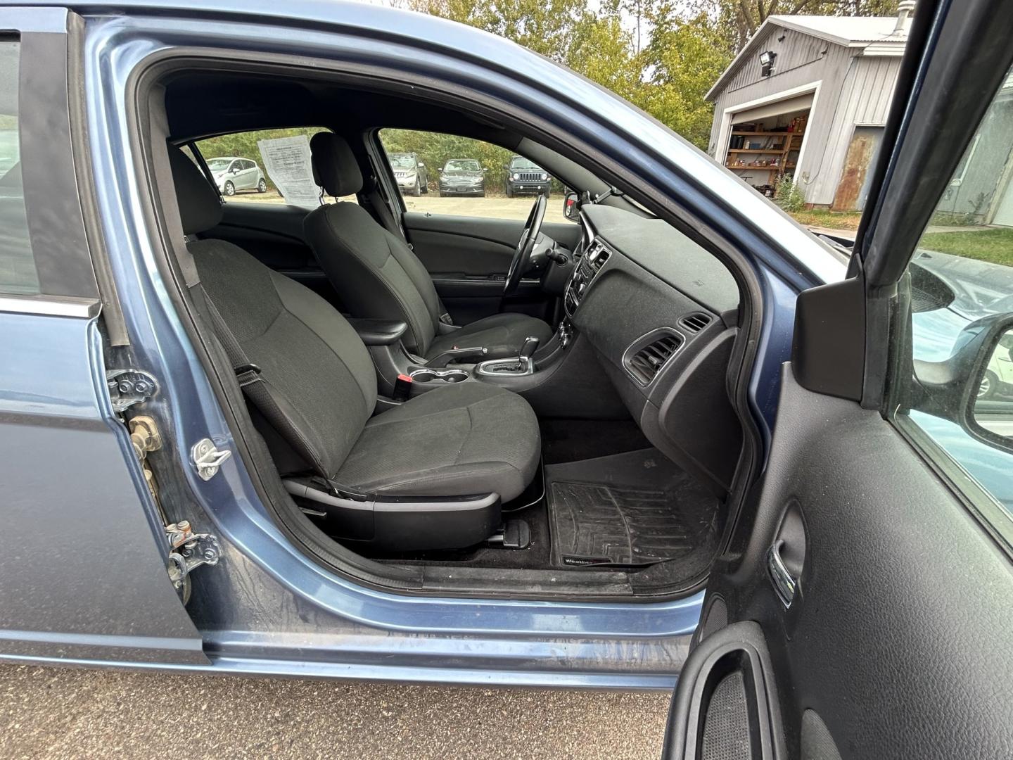 2011 Chrysler 200 Touring (1C3BC1FB3BN) with an 2.4L L4 DOHC 16V engine, 6-Speed Automatic transmission, located at 17255 hwy 65 NE, Ham Lake, MN, 55304, 0.000000, 0.000000- Photo#15