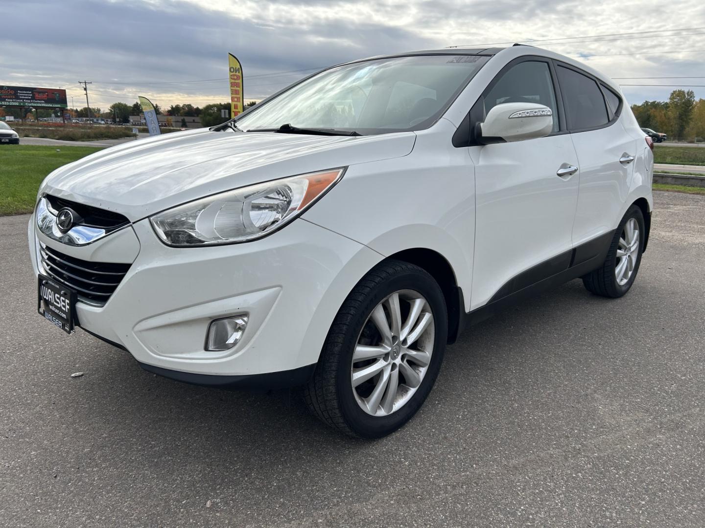 2013 Hyundai Tucson Limited Auto AWD (KM8JUCACXDU) with an 2.4L L4 DOHC 16V engine, 6-Speed Automatic transmission, located at 17255 hwy 65 NE, Ham Lake, MN, 55304, 0.000000, 0.000000- Photo#0