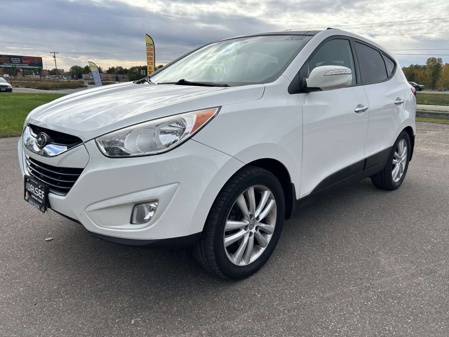 2013 Hyundai Tucson Limited Auto AWD (KM8JUCACXDU) with an 2.4L L4 DOHC 16V engine, 6-Speed Automatic transmission, located at 17255 hwy 65 NE, Ham Lake, MN, 55304, 0.000000, 0.000000- Photo#0