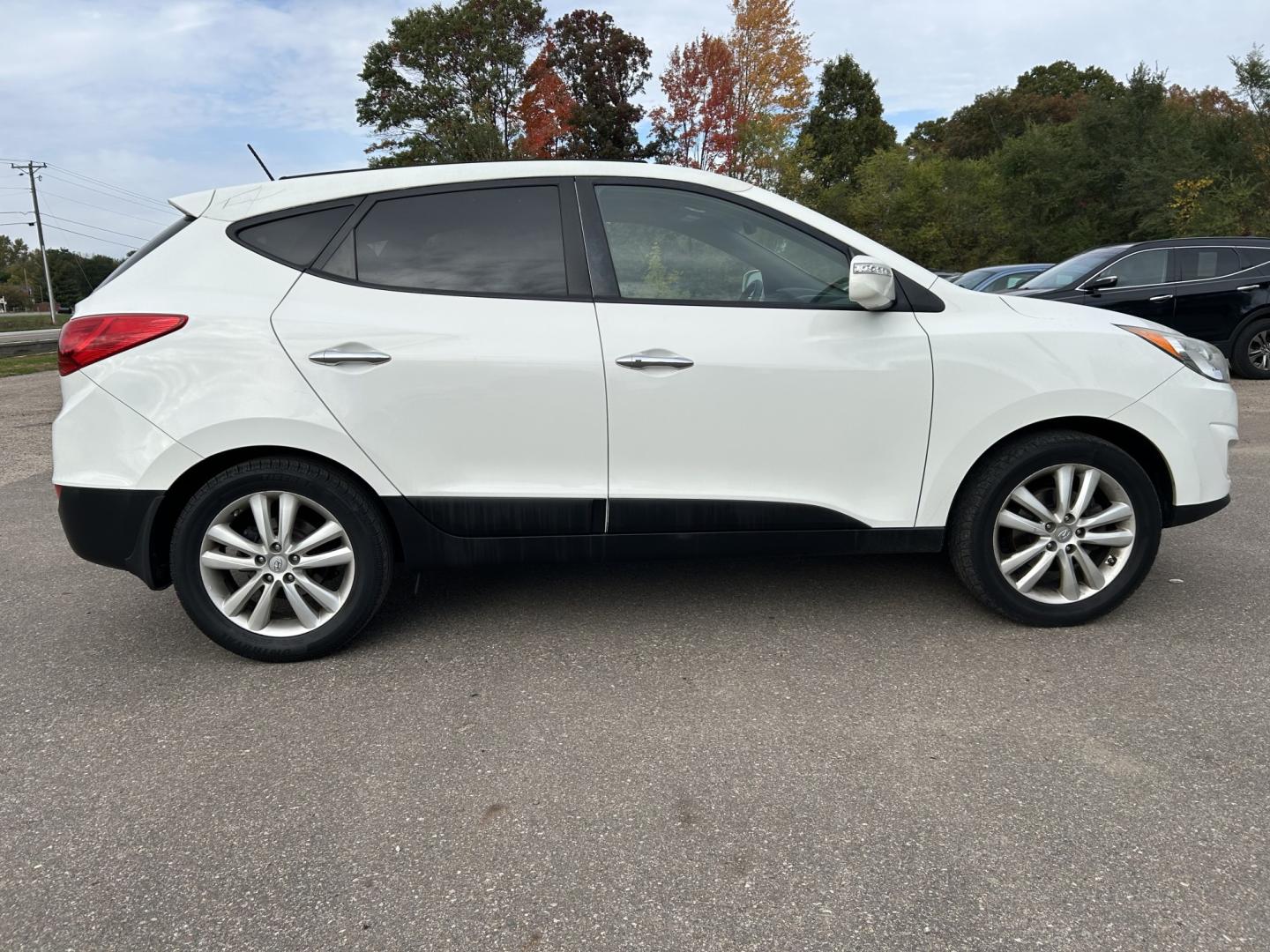 2013 Hyundai Tucson Limited Auto AWD (KM8JUCACXDU) with an 2.4L L4 DOHC 16V engine, 6-Speed Automatic transmission, located at 17255 hwy 65 NE, Ham Lake, MN, 55304, 0.000000, 0.000000- Photo#3