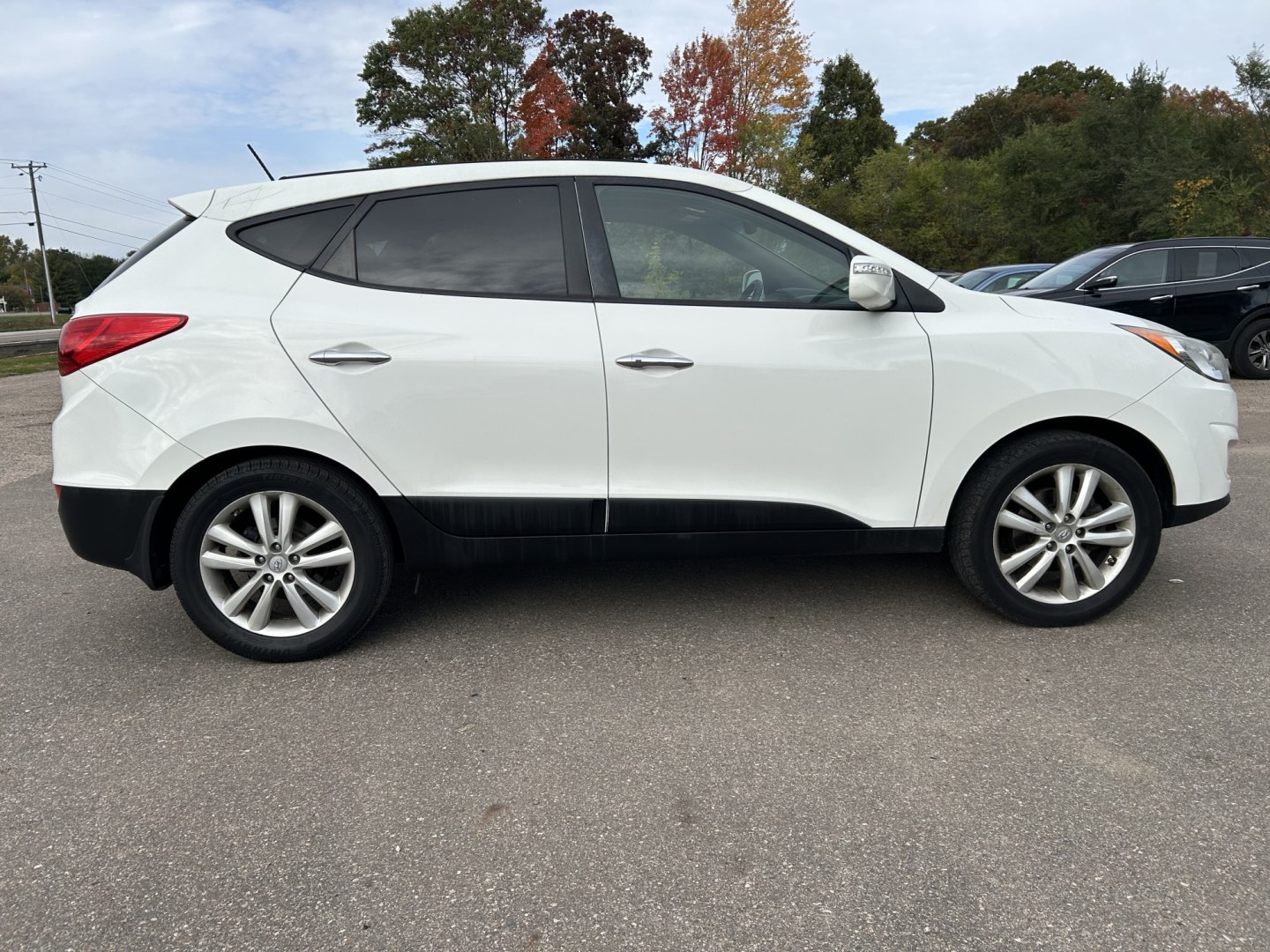 2013 Hyundai Tucson Limited Auto AWD (KM8JUCACXDU) with an 2.4L L4 DOHC 16V engine, 6-Speed Automatic transmission, located at 17255 hwy 65 NE, Ham Lake, MN, 55304, 0.000000, 0.000000- Photo#3