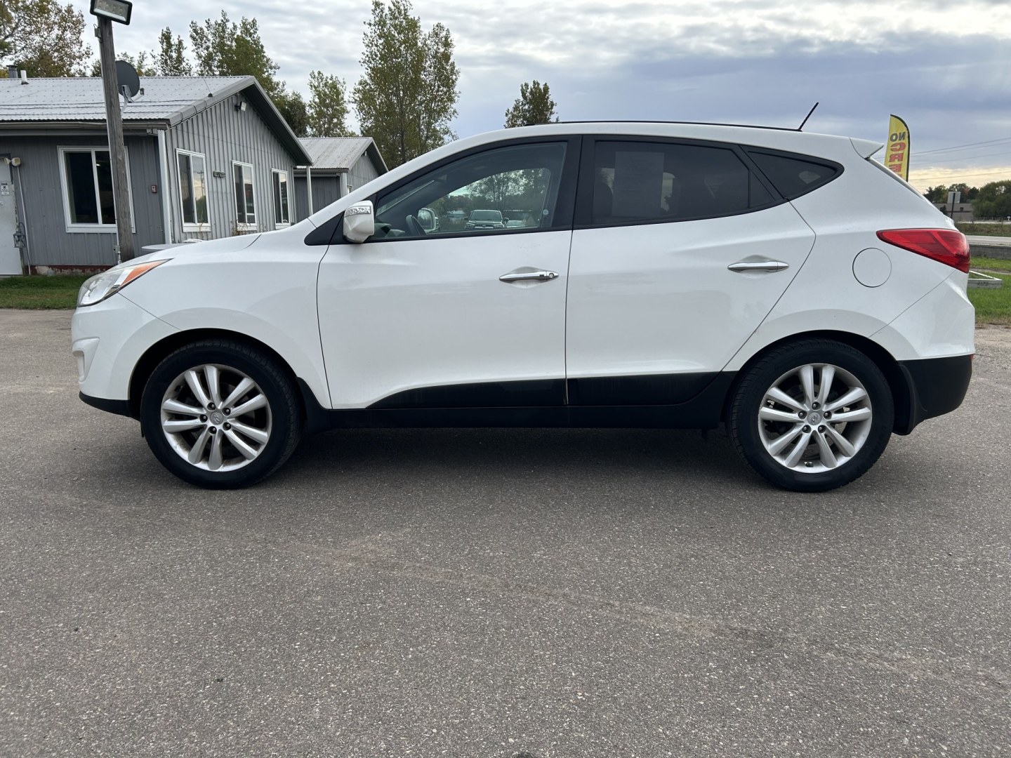 2013 Hyundai Tucson Limited Auto AWD (KM8JUCACXDU) with an 2.4L L4 DOHC 16V engine, 6-Speed Automatic transmission, located at 17255 hwy 65 NE, Ham Lake, MN, 55304, 0.000000, 0.000000- Photo#7