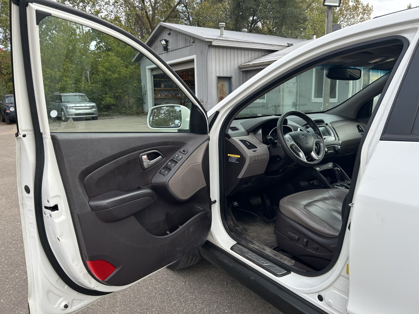 2013 Hyundai Tucson Limited Auto AWD (KM8JUCACXDU) with an 2.4L L4 DOHC 16V engine, 6-Speed Automatic transmission, located at 17255 hwy 65 NE, Ham Lake, MN, 55304, 0.000000, 0.000000- Photo#8