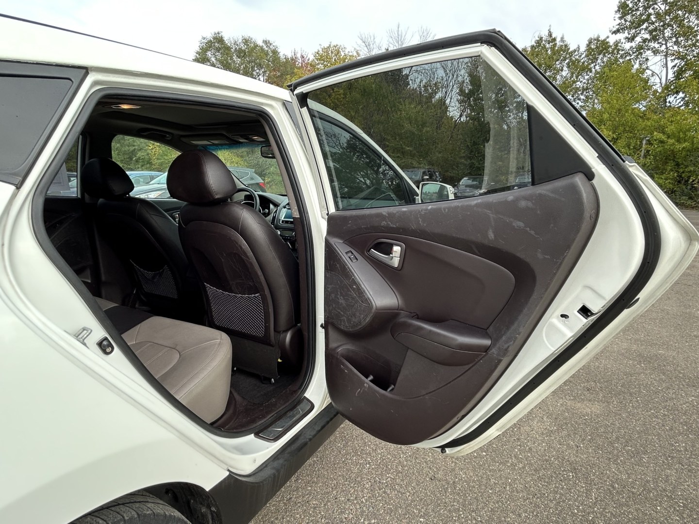 2013 Hyundai Tucson Limited Auto AWD (KM8JUCACXDU) with an 2.4L L4 DOHC 16V engine, 6-Speed Automatic transmission, located at 17255 hwy 65 NE, Ham Lake, MN, 55304, 0.000000, 0.000000- Photo#12