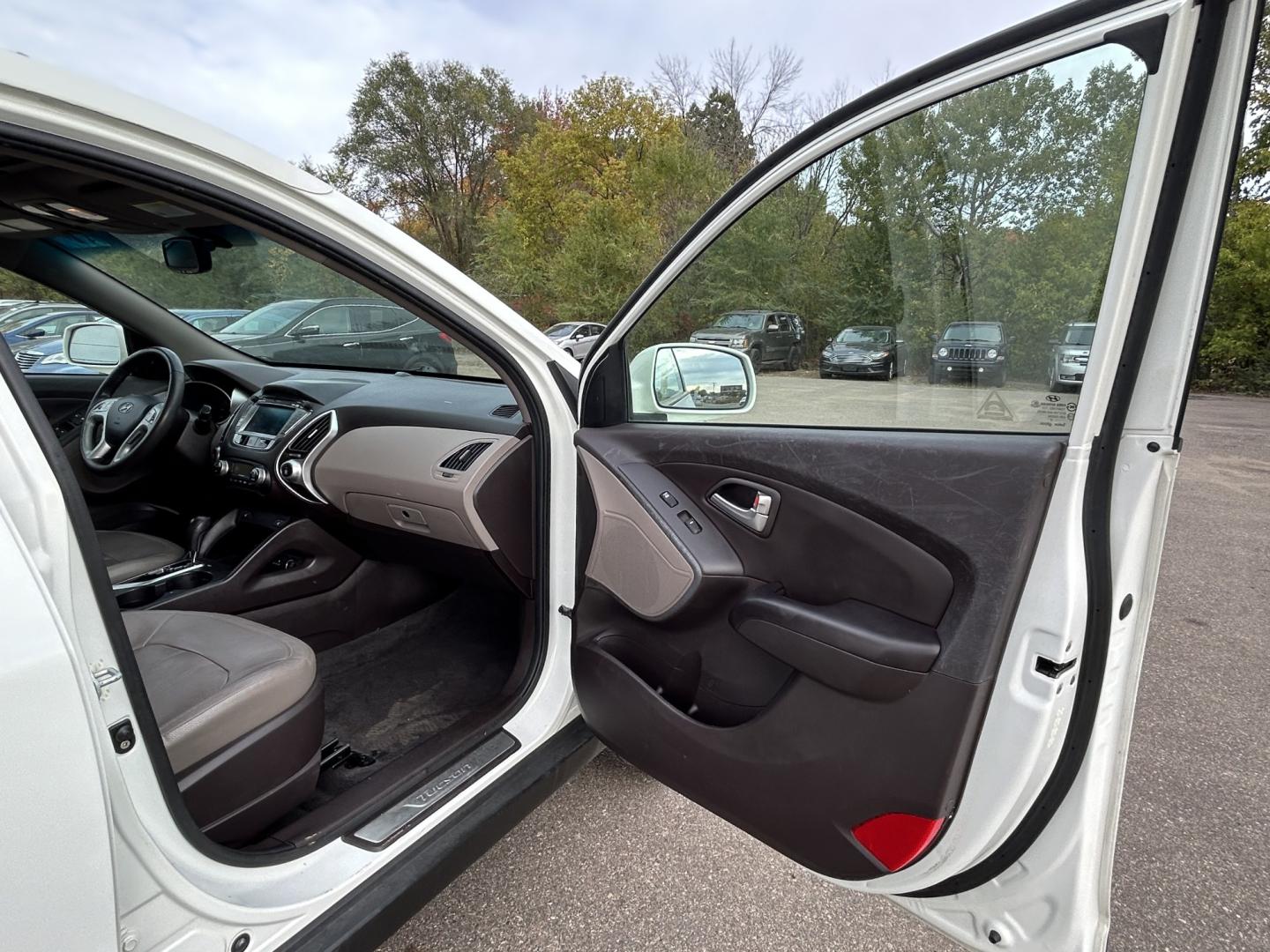 2013 Hyundai Tucson Limited Auto AWD (KM8JUCACXDU) with an 2.4L L4 DOHC 16V engine, 6-Speed Automatic transmission, located at 17255 hwy 65 NE, Ham Lake, MN, 55304, 0.000000, 0.000000- Photo#14