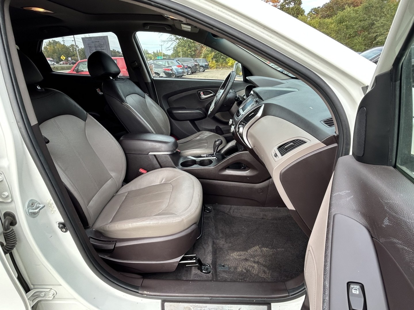 2013 Hyundai Tucson Limited Auto AWD (KM8JUCACXDU) with an 2.4L L4 DOHC 16V engine, 6-Speed Automatic transmission, located at 17255 hwy 65 NE, Ham Lake, MN, 55304, 0.000000, 0.000000- Photo#15