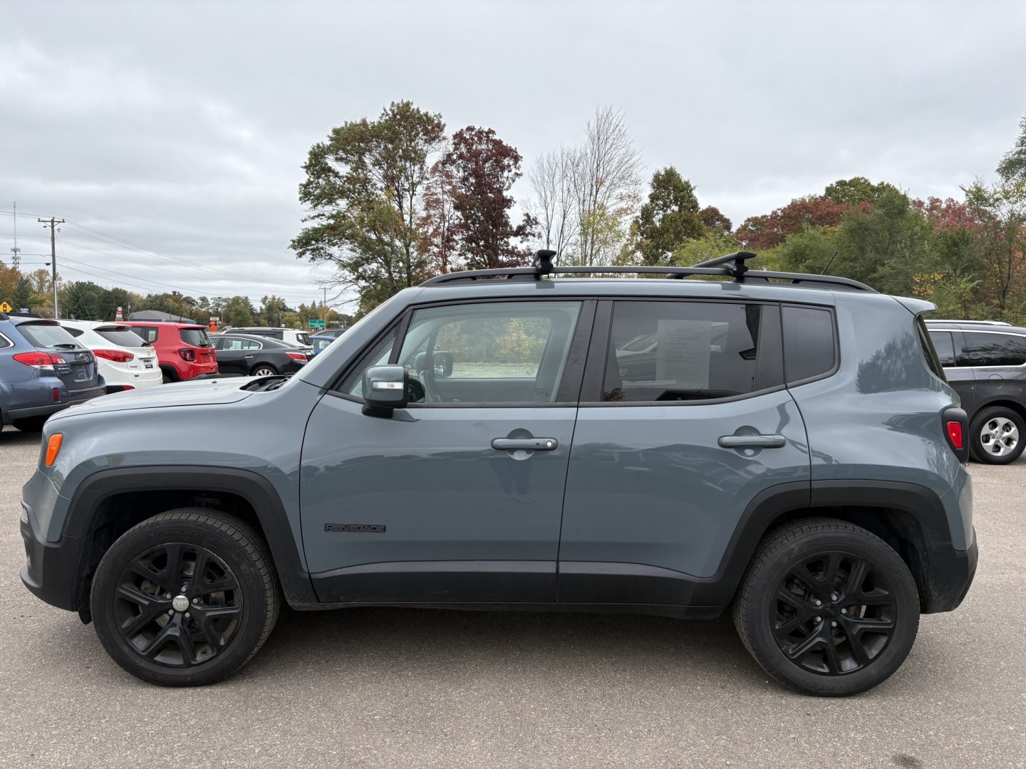 2017 Jeep Renegade Latitude 4WD (ZACCJBBB8HP) with an 2.4L L4 DOHC 16V engine, 6M transmission, located at 17255 hwy 65 NE, Ham Lake, MN, 55304, 0.000000, 0.000000- Photo#1