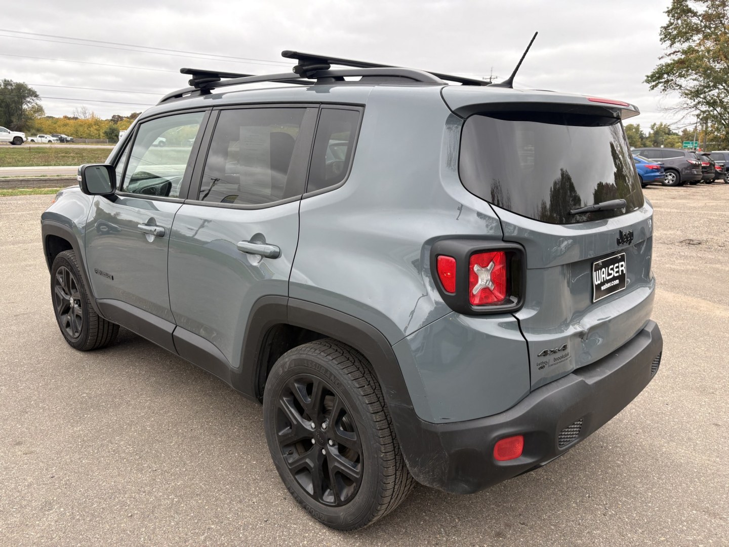 2017 Jeep Renegade Latitude 4WD (ZACCJBBB8HP) with an 2.4L L4 DOHC 16V engine, 6M transmission, located at 17255 hwy 65 NE, Ham Lake, MN, 55304, 0.000000, 0.000000- Photo#2