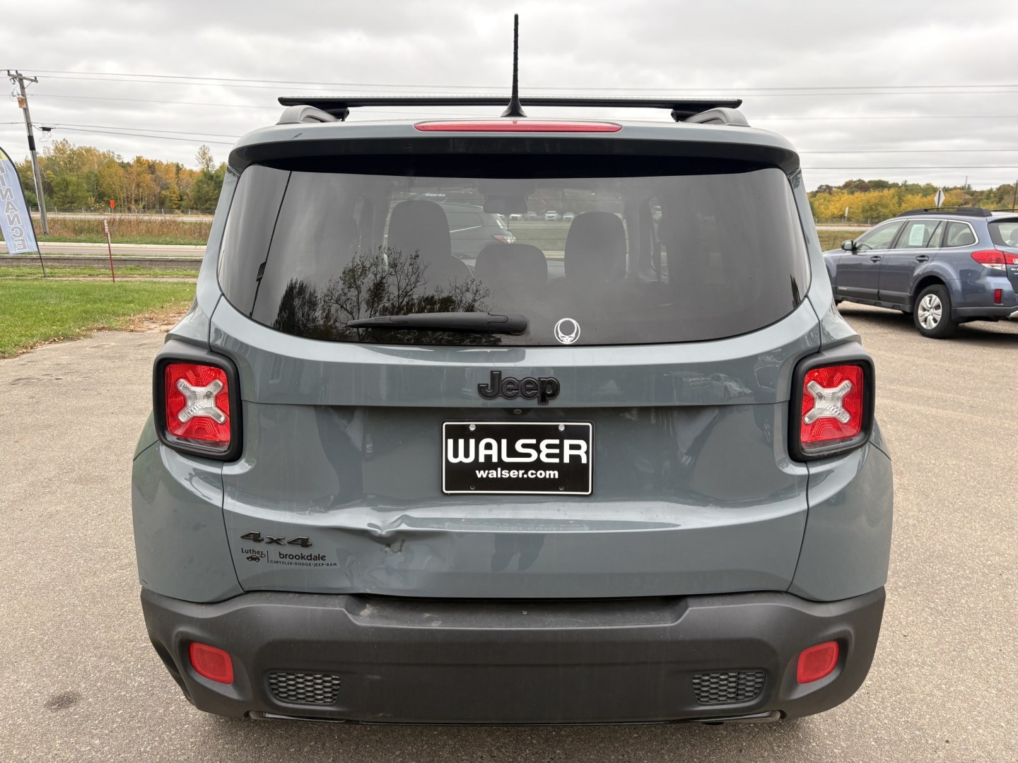 2017 Jeep Renegade Latitude 4WD (ZACCJBBB8HP) with an 2.4L L4 DOHC 16V engine, 6M transmission, located at 17255 hwy 65 NE, Ham Lake, MN, 55304, 0.000000, 0.000000- Photo#3