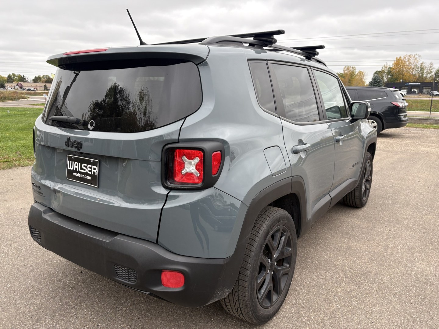 2017 Jeep Renegade Latitude 4WD (ZACCJBBB8HP) with an 2.4L L4 DOHC 16V engine, 6M transmission, located at 17255 hwy 65 NE, Ham Lake, MN, 55304, 0.000000, 0.000000- Photo#4