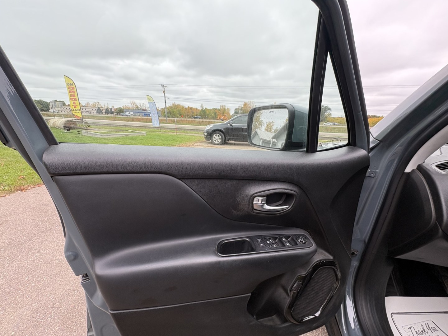2017 Jeep Renegade Latitude 4WD (ZACCJBBB8HP) with an 2.4L L4 DOHC 16V engine, 6M transmission, located at 17255 hwy 65 NE, Ham Lake, MN, 55304, 0.000000, 0.000000- Photo#8
