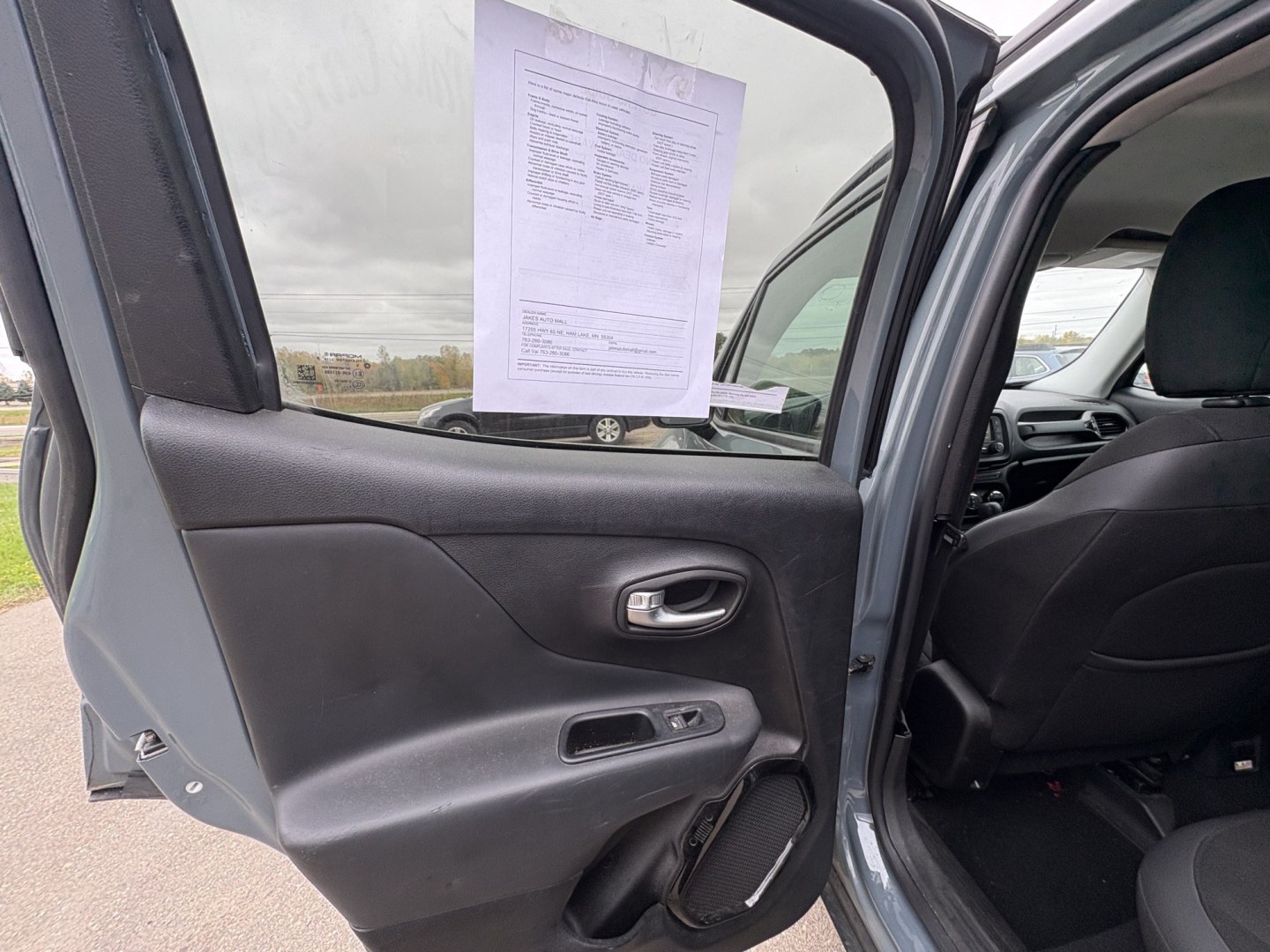 2017 Jeep Renegade Latitude 4WD (ZACCJBBB8HP) with an 2.4L L4 DOHC 16V engine, 6M transmission, located at 17255 hwy 65 NE, Ham Lake, MN, 55304, 0.000000, 0.000000- Photo#10