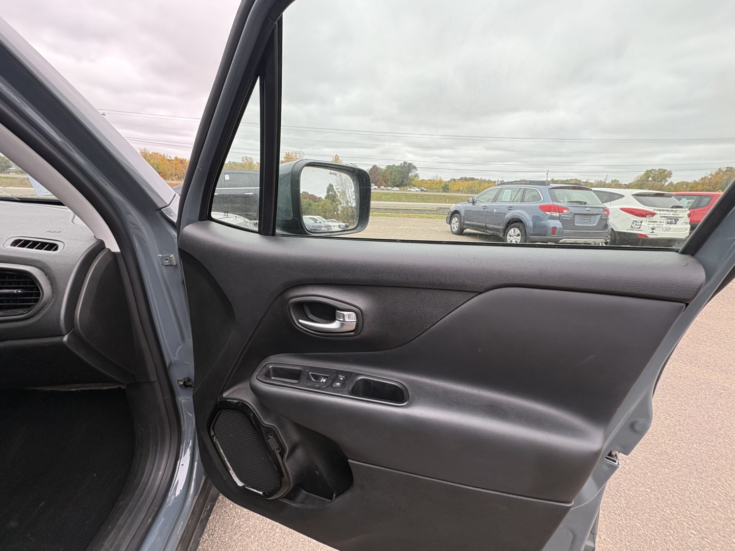 2017 Jeep Renegade Latitude 4WD (ZACCJBBB8HP) with an 2.4L L4 DOHC 16V engine, 6M transmission, located at 17255 hwy 65 NE, Ham Lake, MN, 55304, 0.000000, 0.000000- Photo#14